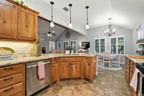 504 E 5th St, Springtown, TX 76082 photo 17