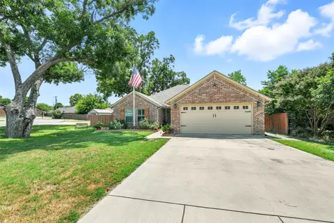 504 E 5th St, Springtown, TX 76082 photo 4
