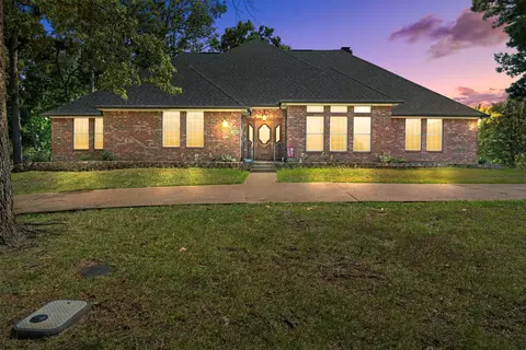 18061 Blackfoot Dr, Lindale, TX 75771