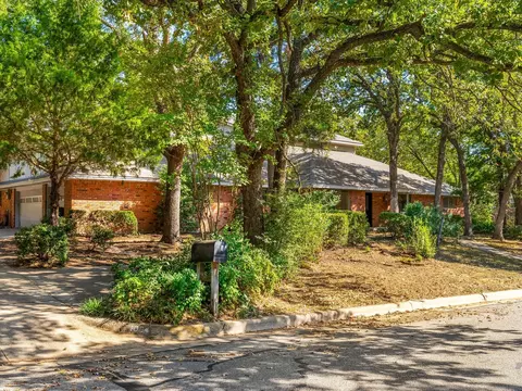 1004 Overhill Dr, Bedford, TX 76022