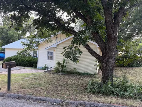 1301 S Green St, Eastland, TX 76448