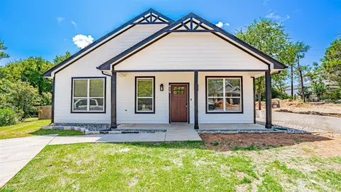 819 Crow Ct, Granbury, TX 76048