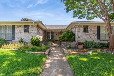 8318-8316 Lullwater Dr, Dallas, TX 75218