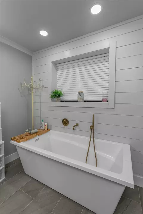 Bath - 185 Chrislo Dr, Minden, LA 71055 photo 4 of 6