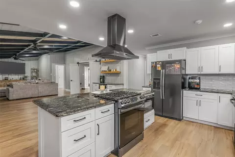 Kitchen - 185 Chrislo Dr, Minden, LA 71055 photo 3 of 6