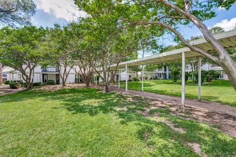412 Hollyhill Ln, Denton, TX 76205