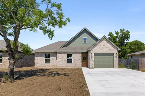 100 Arthur Ave, Mcgregor, TX 76657