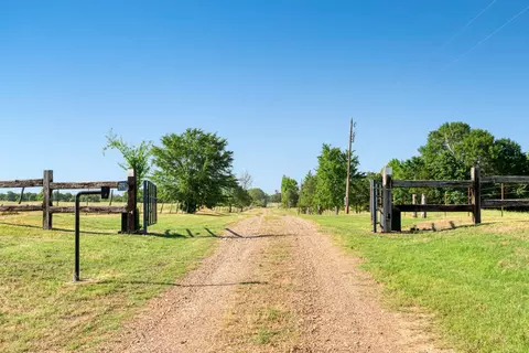 3893 Fm 906, Powderly, TX 75473