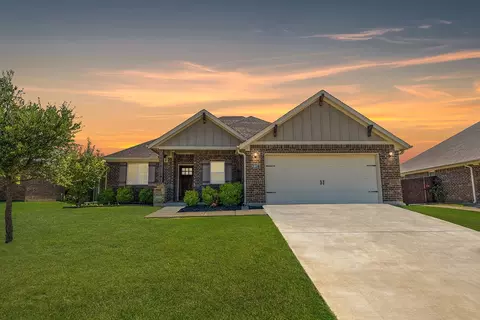 4017 Kensington Dr, Sanger, TX 76266