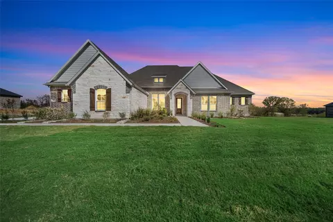 404 Indian Creek Rd, Van Alstyne, TX 75495