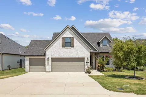 2873 Sandstone Dr, Hurst, TX 76054