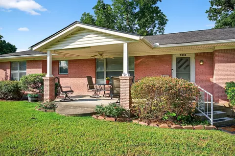1318 Kessler Blvd, Sherman, TX 75092