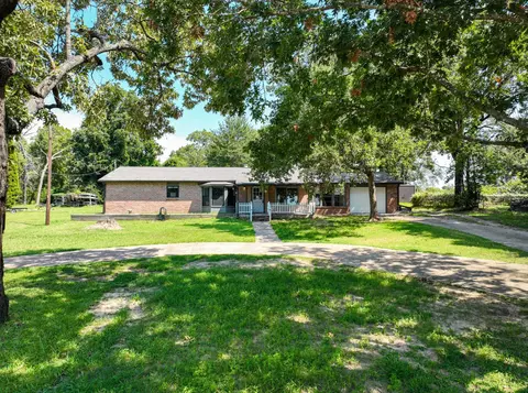 210 Lake Front Dr, Mabank, TX 75156