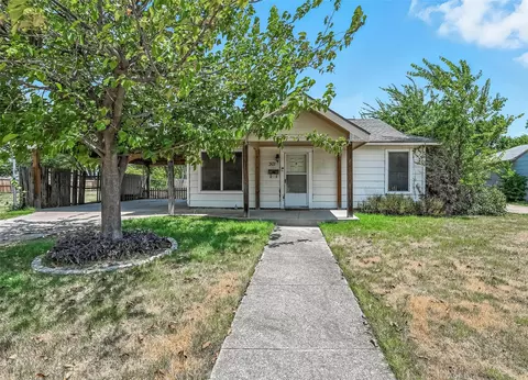 301 Globe Ave, Blue Mound, TX 76131