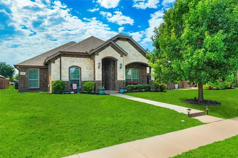 3055 Carlton Pkwy, Waxahachie, TX 75165