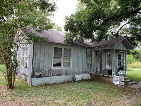 100 S Wright Ave, Kerens, TX 75144