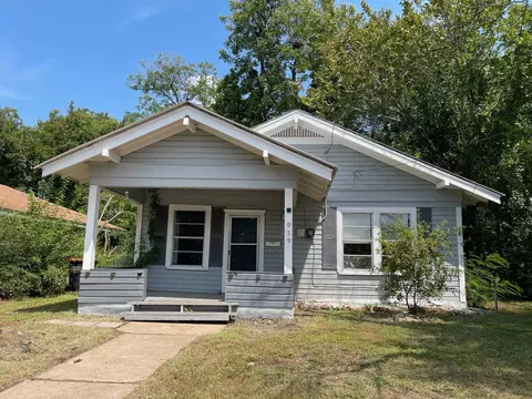 939 SE 12th St, Paris, TX 75460