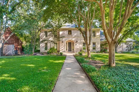 1842 Plum Creek Dr, Midlothian, TX 76065