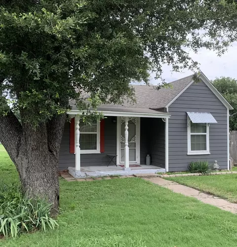 714 N Walnut St, Weatherford, TX 76086