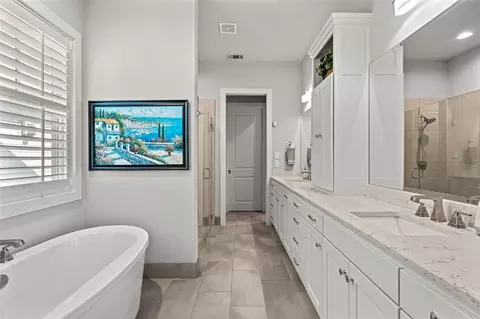 Bath - 609 E Wall St, Grapevine, TX 76051 photo 1 of 6