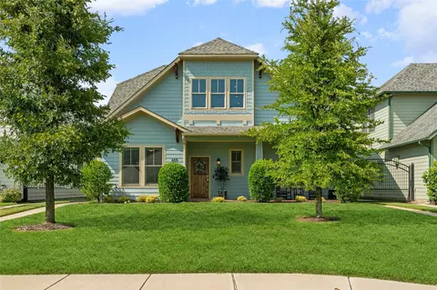 Exterior - 609 E Wall St, Grapevine, TX 76051 photo 2 of 5