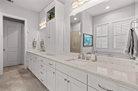 Bath - 609 E Wall St, Grapevine, TX 76051 photo 2 of 6