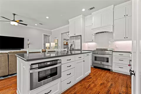 Kitchen - 609 E Wall St, Grapevine, TX 76051 photo 7 of 7
