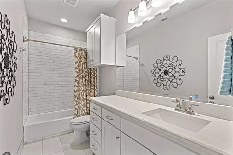 Bath - 609 E Wall St, Grapevine, TX 76051 photo 6 of 6