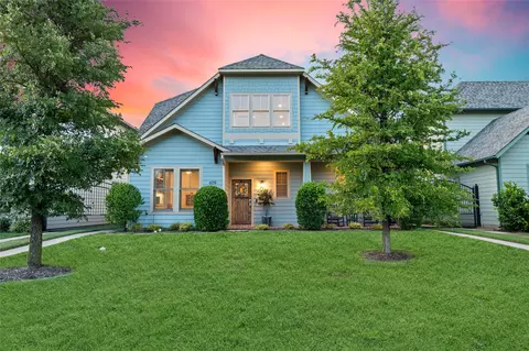 609 E Wall St, Grapevine, TX 76051