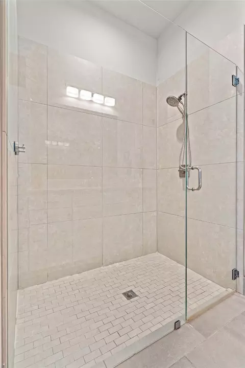 Bath - 609 E Wall St, Grapevine, TX 76051 photo 4 of 6