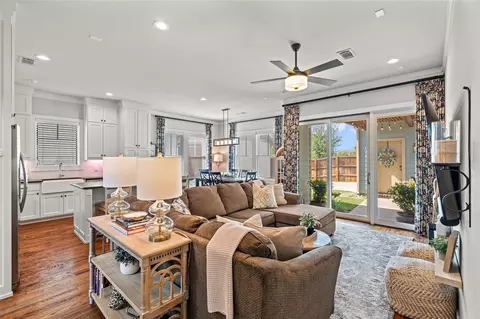 Living - 609 E Wall St, Grapevine, TX 76051 photo 4 of 6