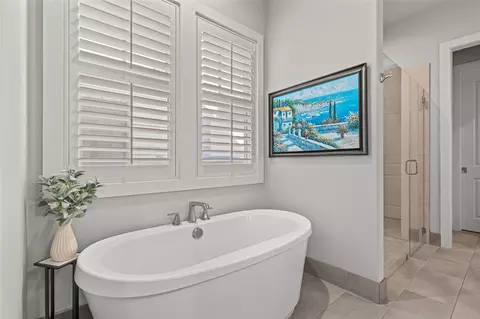 Bath - 609 E Wall St, Grapevine, TX 76051 photo 3 of 6