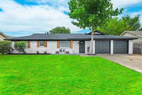 7004 Corona Dr, North Richland Hills, TX 76180