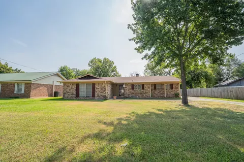 1104 Bowie St, Sulphur Springs, TX 75482