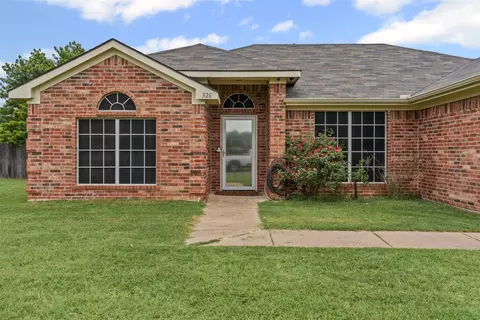 326 Willow Creek Dr, Weatherford, TX 76085
