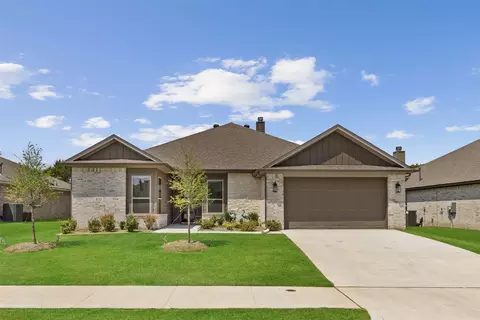 632 Mooney Dr, Saginaw, TX 76179