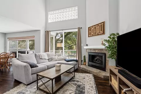 902 Canal St, Irving, TX 75063