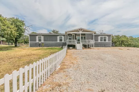 128 Deerskin Ln, Springtown, TX 76082