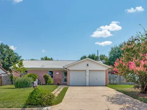 1216 Manning St, Benbrook, TX 76126