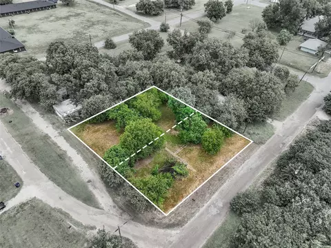 304 W Cleveland Ave, Whitney, TX 76692