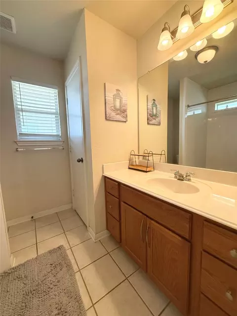 Bath - 10226 Condor Loop, Waco, TX 76708 photo 1 of 4