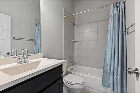 Bath - 1664 Sheldon Dr, Forney, TX 75126 photo 2 of 4