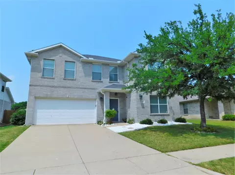 1107 Mockingbird Dr, Aubrey, TX 76227