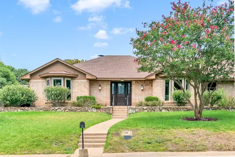 311 Woodbrook Dr, Desoto, TX 75115