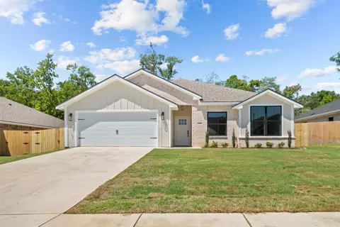 16310 Crossing Cir, Lindale, TX 75771