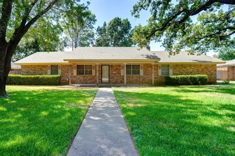 1704 Boston Ave, Bridgeport, TX 76426
