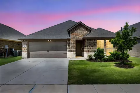 727 Philadelphia St, Heath, TX 75032