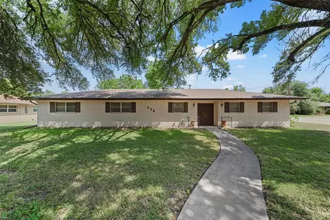 524 E Avenue D Ave, Rosebud, TX 76570