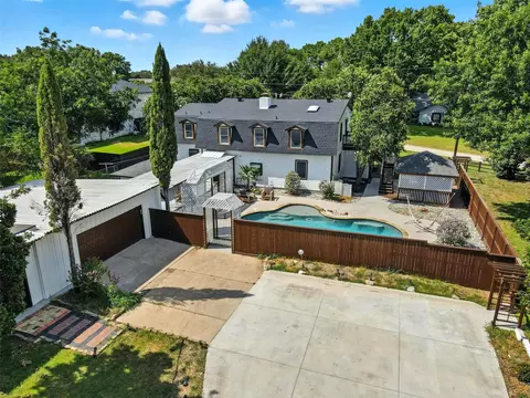 1323 Dublin St, Grapevine, TX 76051