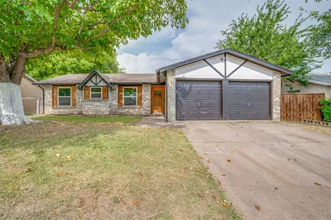 1411 Oakbrook St, Lancaster, TX 75134